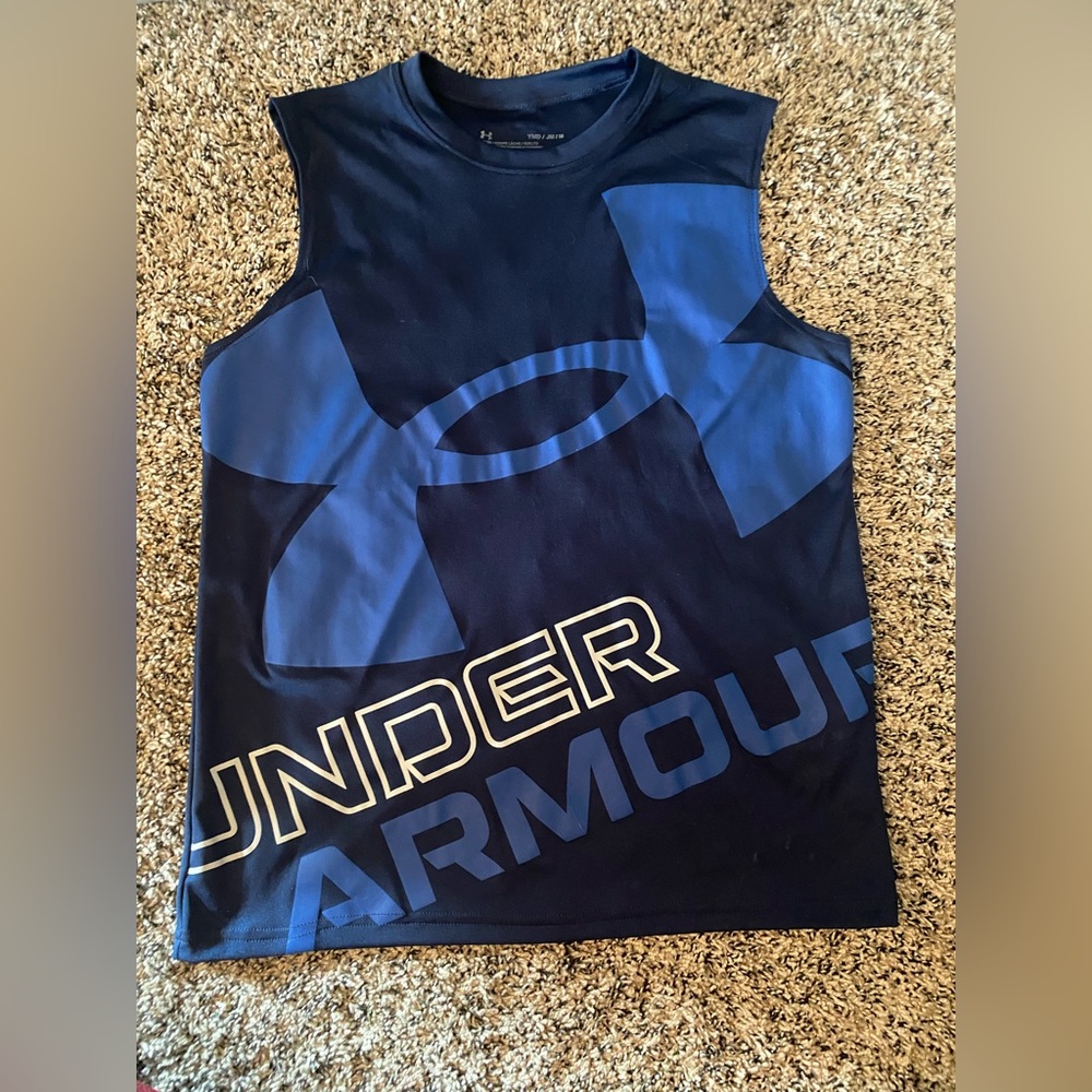 UA sleeveless shirt